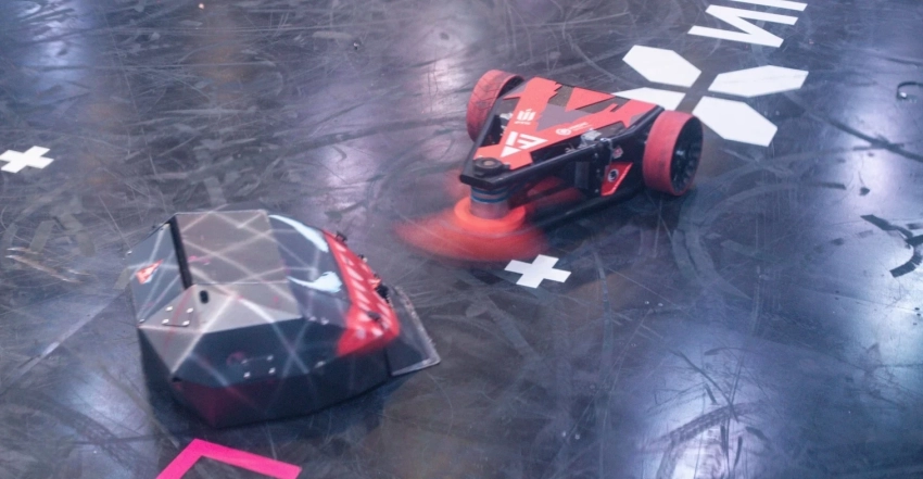 Робот «Гусь» от команды «Concrete mixer» показал себя на арене «Битвы роботов»